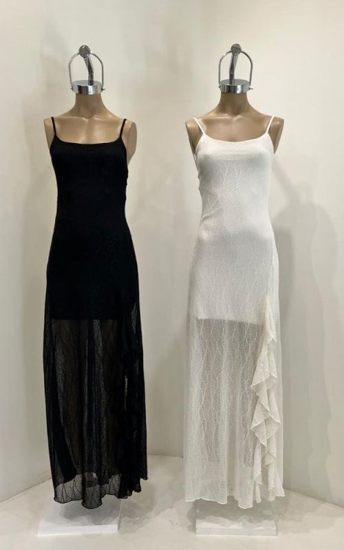 VESTIDO ENCAJE LARGO CON TAJO Y VOLADO – ART. 735